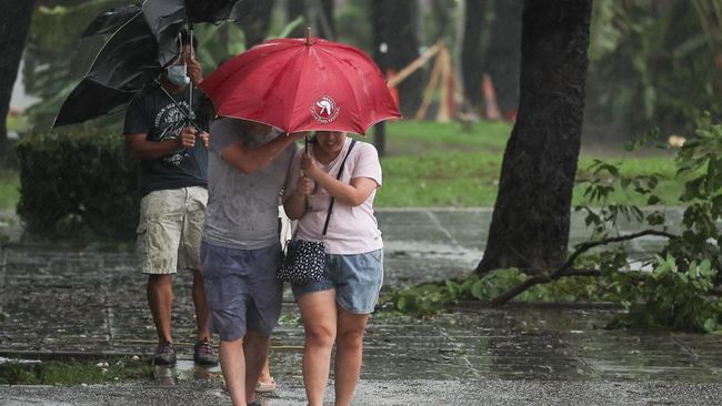 Lagi Petaka Hantam Bumi, Taiwan Evakuasi 2000 Orang karena Topan Podul