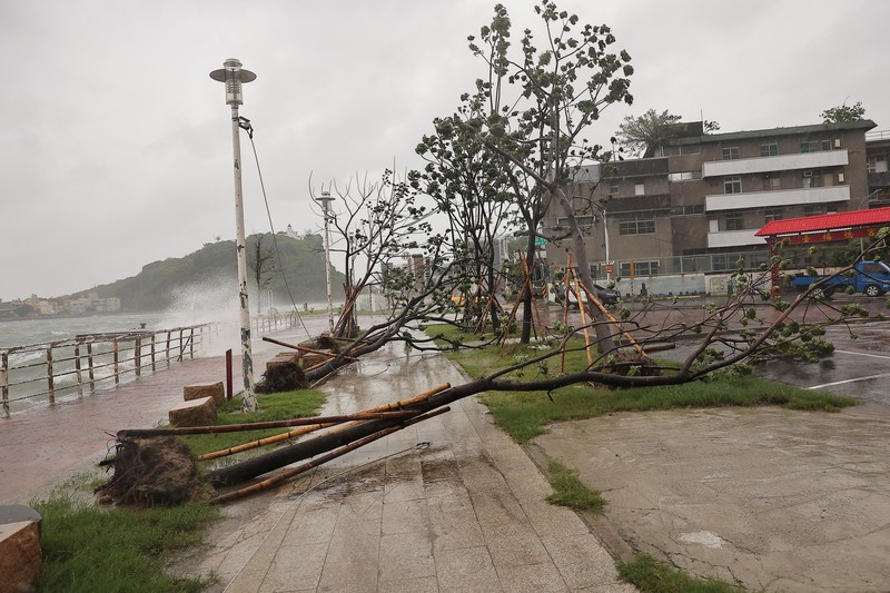 Suasana saat Topan Krathon mendekat di Kaohsiung, Taiwan, Rabu (2/10/2024). (REUTERS/Ann Wang) Suasana saat Topan Krathon mendekat di Kaohsiung, Taiwan, Rabu (2/10/2024). (REUTERS/Ann Wang)