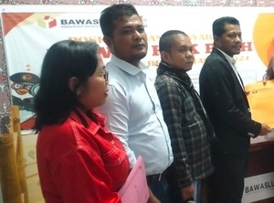 Tim Satika-Sarlandy Laporkan Panwas Pasang Baliho Cabup ke Bawaslu Taput