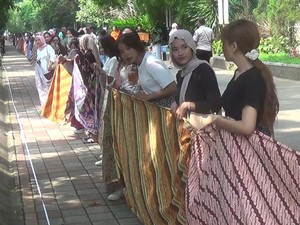 Pemkot Bogor Bentangkan Kain Batik 4 Km untuk Peringati Hari Batik Nasional