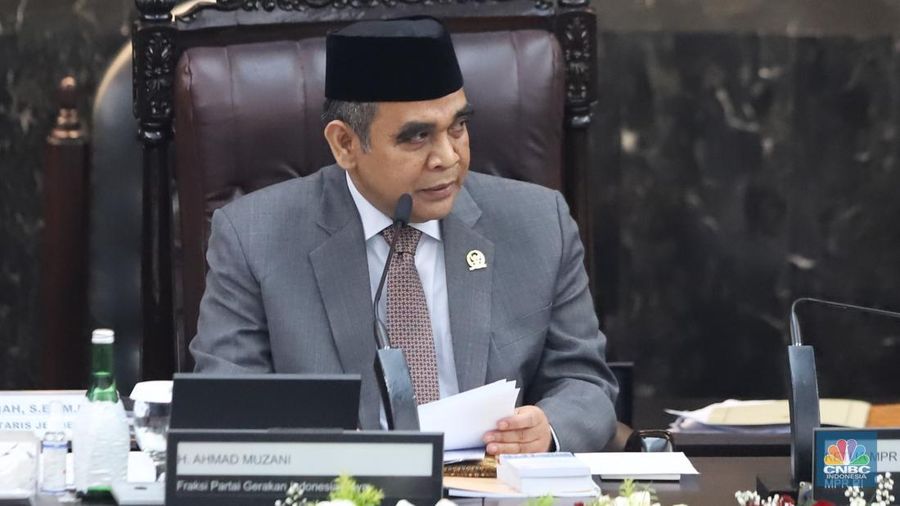 Ahmad Muzani, usai dilantik sebagai Ketua MPR RI 2024-2029 di Gedung Nusantara, Kompleks Parlemen Senayan, Jakarta, Kamis, (3/10/2024). (CNBC Indonesia/Muhammad Sabki)