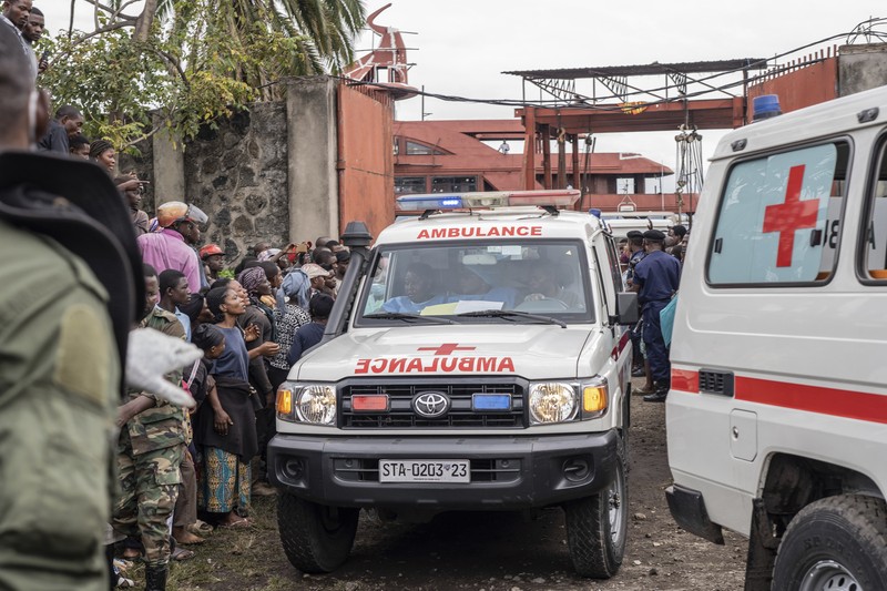 Orang-orang berkumpul di pelabuhan Goma, Republik Demokratik Kongo, setelah sebuah feri yang membawa ratusan orang terbalik saat tiba pada Kamis, 3 Oktober 2024. Orang-orang berkumpul di pelabuhan Goma, Republik Demokratik Kongo, setelah sebuah feri yang membawa ratusan orang terbalik saat tiba pada Kamis, 3 Oktober 2024. (AP Photo/Moses Sawasawa)