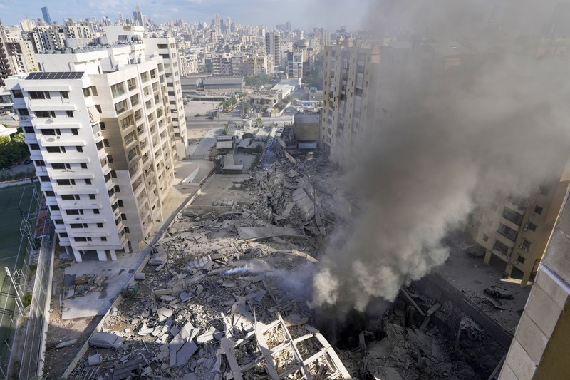 ISRAEL-PALESTINIANS/LEBKebakaran dan asap membumbung setelah serangan Israel di Beirut, Lebanon, Kamis (3/10/2024). (REUTERS/Amr Abdallah Dalsh)ANON Kebakaran dan asap membumbung setelah serangan Israel di Beirut, Lebanon, Kamis (3/10/2024). (REUTERS/Amr Abdallah Dalsh)