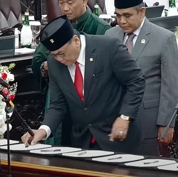 Bambang 'Komandan Korea' Pacul Blak-blakan Usai Jadi Wakil Ketua MPR