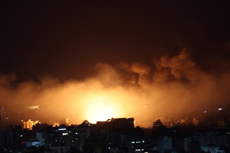 ISRAEL-PALESTINIANS/LEBKebakaran dan asap membumbung setelah serangan Israel di Beirut, Lebanon, Kamis (3/10/2024). (REUTERS/Amr Abdallah Dalsh)ANON Kebakaran dan asap membumbung setelah serangan Israel di Beirut, Lebanon, Kamis (3/10/2024). (REUTERS/Amr Abdallah Dalsh)