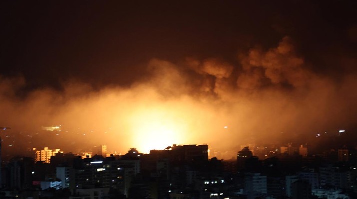 Kebakaran dan asap membumbung setelah serangan Israel di Beirut, Lebanon, Kamis (3/10/2024). (REUTERS/Amr Abdallah Dalsh)