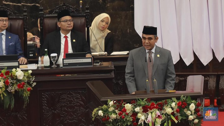 Ketua MPR RI periode 2024-2029, Ahmad Muzani menyampaikan pidato usai menjalani pelantikan di gedung DPR/MPR RI, Jakarta, Kamis (3/10/2024). (CNBC Indonesia/Muhammad Sabki)