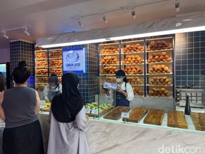Seharian Berburu Kuliner Viral di Blok M, Ada Gelato-Pastry Topping Buah!