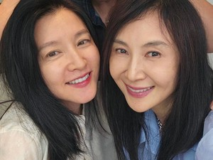 Buktikan Awet Muda, Duo Goddess Korea Selfie Bareng Tanpa Makeup & Filter