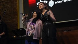Momen Meiska Adinda Ajak Fans Naik Panggung