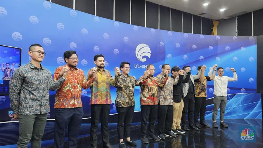 Menteri Kominfo, Budi Arie dalam Konferensi pers terkait Deklarasi Pilkada Damai dan Anti Hoaks 2024 di Jakarta, Kamis (3/10/2024). (CNBC Indonesia/Intan Rakhmayanti Dewi)