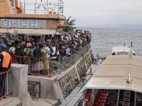 Ngeri! Kapal Bermuatan Penuh Terbalik, 50 Penumpang Tewas