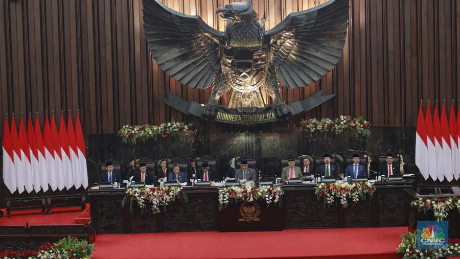 Pelantikan pimpinan MPR RI periode 2024-2029 di gedung DPR/MPR RI, Jakarta, Kamis (3/10/2024). (վ/Muhammad Sabki)