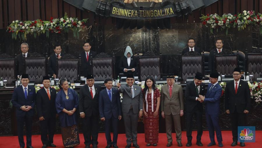 Pelantikan pimpinan MPR RI periode 2024-2029 di gedung DPR/MPR RI, Jakarta, Kamis (3/10/2024). (վ/Muhammad Sabki)