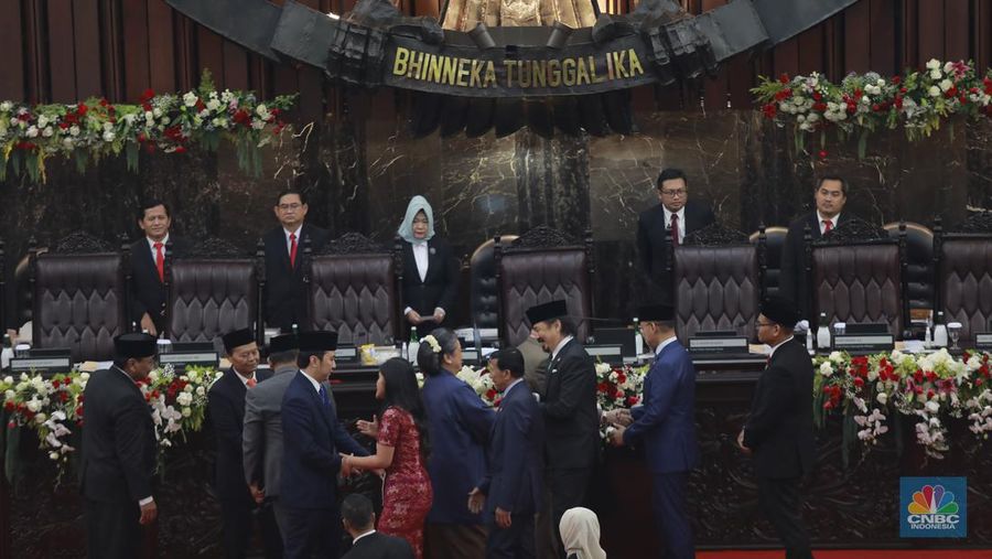 Pelantikan pimpinan MPR RI periode 2024-2029 di gedung DPR/MPR RI, Jakarta, Kamis (3/10/2024). (վ/Muhammad Sabki)
