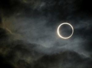 Gerhana Matahari Cincin Februari 2026: Waktu, Lokasi, dan Faktanya