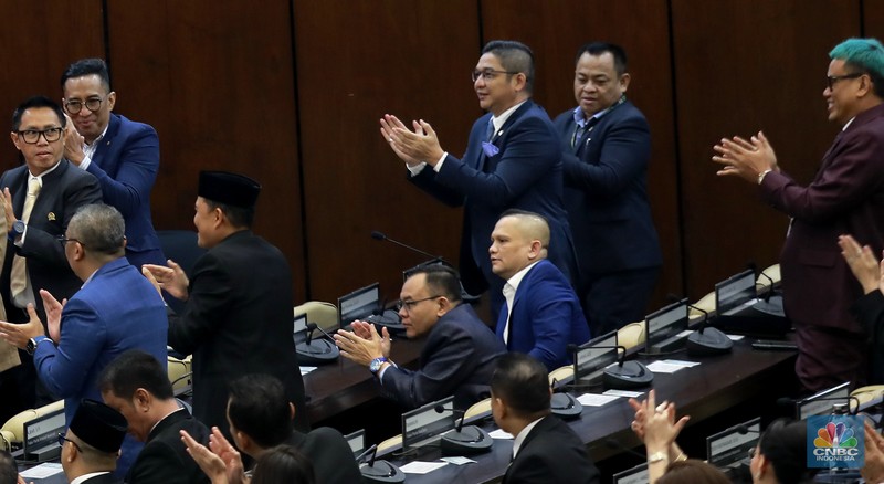 Pelantikan pimpinan MPR RI periode 2024-2029 di gedung DPR/MPR RI, Jakarta, Kamis (3/10/2024). (CNBC Indonesia/Muhammad Sabki) Pelantikan pimpinan MPR RI periode 2024-2029 di gedung DPR/MPR RI, Jakarta, Kamis (3/10/2024). (CNBC Indonesia/Muhammad Sabki)
