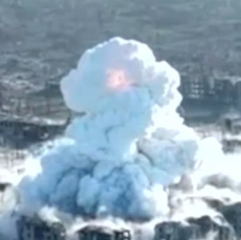 Bak Bom Atom! Potret Rusia Bombardir Ukraina Pakai Bom Vakum 9.000 Kg