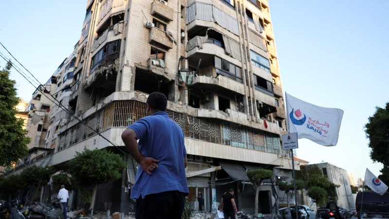 Asap menyelimuti area dekat bangunan yang hancur di lokasi serangan udara Israel di Dahiyeh, Beirut, Lebanon, Rabu, 2 Oktober 2024. (AP Photo/Hassan Ammar)