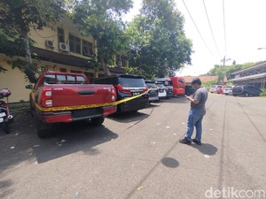 7 Mobil Parkir di Polres Bangkalan Diduga Hasil Sitaan Penggeledahan KPK