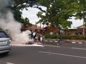Motor Terbakar Saat Kecelakaan di Depan SPBU Jombor Sukoharjo