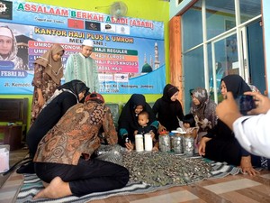 Koin yang Dipakai Warga Jombang Daftar Umrah dari Sisa Uang Belanja