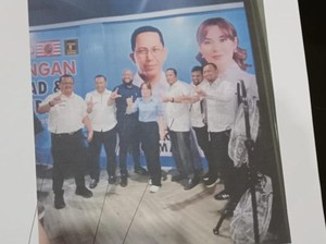 Foto Bareng Li Claudia, 4 Lurah-1 Camat di Batam Dilaporkan ke Bawaslu