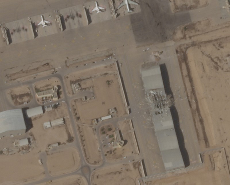 Gambar citra satelit menampilkan kondisi Pangkalan Udara Nevatim usai serangan salvo rudal balistik milik Iran ke Israel pada Selasa (1//10) malam waktu setempat. (Planet Labs PBC via AP) Gambar citra satelit menampilkan kondisi Pangkalan Udara Nevatim usai serangan salvo rudal balistik milik Iran ke Israel pada Selasa (1//10) malam waktu setempat. (Planet Labs PBC via AP)