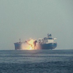 Laut Merah Kembali Membara, Kapal Perang Amerika Dirudal & Didrone