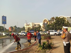 Truk Terguling hingga Oli Tumpah di Tangsel Bikin Lalin Macet