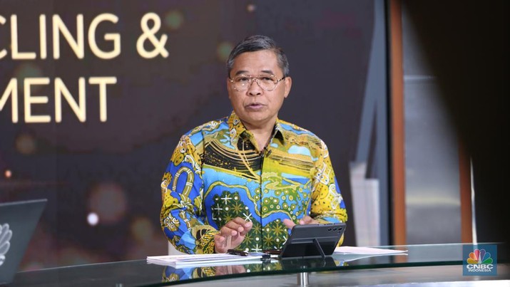 Wakil Menteri Lingkungan Hidup dan Kehutanan (LHK), Alue Dhong dalam Road To CNBC Indonesia Awads 2024. (CNBC Indonesia/Tias Budiarto)