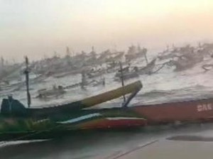 8 Perahu Nelayan Pantai Papuma Jember Karam Diterjang Gelombang Tinggi