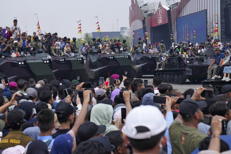 Personel Pasukan Khusus Militer Indonesia berbaris selama perayaan HUT ke-79 Militer Indonesia di kompleks Monumen Nasional (Monas) di Jakarta, Indonesia, 5 Oktober 2024. Personel Pasukan Khusus Militer Indonesia berbaris selama perayaan HUT ke-79 Militer Indonesia di kompleks Monumen Nasional (Monas) di Jakarta, Indonesia, 5 Oktober 2024. (REUTERS/Ajeng Dinar Ulfiana)