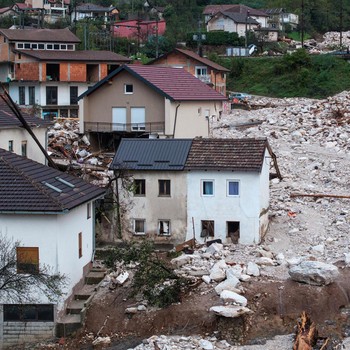 Dihantam Malapetaka! Potret Bosnia Hancur Diterjang Banjir-Longsor