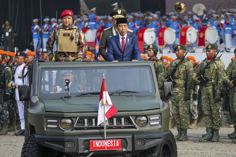 Personel Pasukan Khusus Militer Indonesia berbaris selama perayaan HUT ke-79 Militer Indonesia di kompleks Monumen Nasional (Monas) di Jakarta, Indonesia, 5 Oktober 2024. Personel Pasukan Khusus Militer Indonesia berbaris selama perayaan HUT ke-79 Militer Indonesia di kompleks Monumen Nasional (Monas) di Jakarta, Indonesia, 5 Oktober 2024. (REUTERS/Ajeng Dinar Ulfiana)