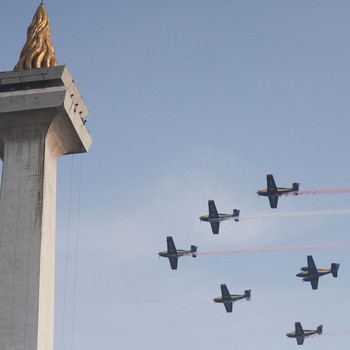 Potret TNI Gagah Perkasa Rayakan HUT ke-79, Bermanuver-Pamer Alutsista