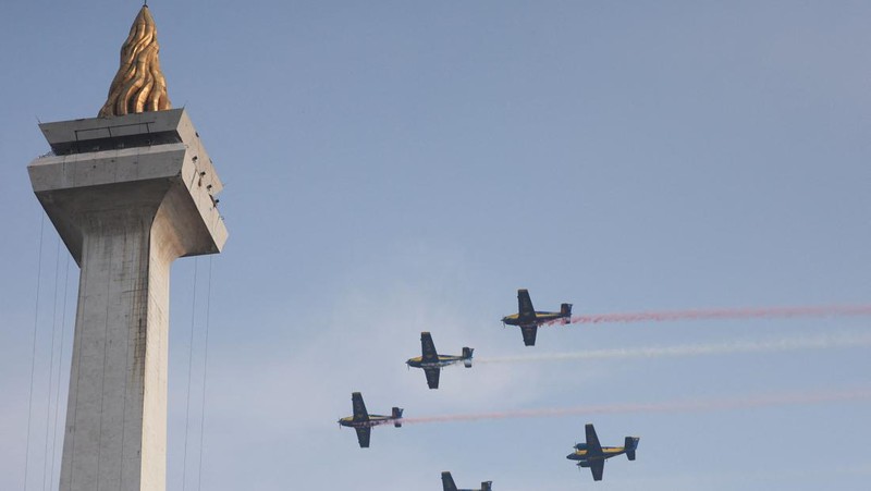 Personel Pasukan Khusus Militer Indonesia berbaris selama perayaan HUT ke-79 Militer Indonesia di kompleks Monumen Nasional (Monas) di Jakarta, Indonesia, 5 Oktober 2024. (REUTERS/Ajeng Dinar Ulfiana)