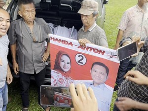 Bawaslu Pesawaran Amankan 250 Banner-41 Kaus Paslon dalam Mobil Dinas Camat