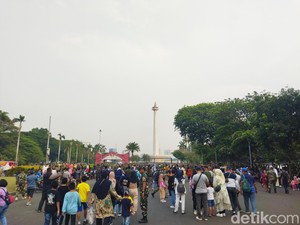 Warga Antusias Padati Monas Nikmati Puncak Perayaan HUT Ke-79 TNI