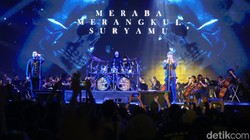 Aksi Band Metal Burgerkill Gebrak Panggung Synchronize