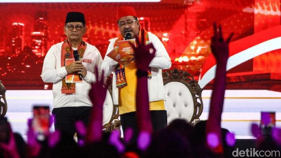 Calon Gubernur dan calon wakil Gubernur no urut 03 Pramono Anung - Rano Karno di acara Debat Pertama Calon Gubernur dan Calon Wakil Gubernur DKI Jakarta. (Detikcom/Andhika Prasetia)