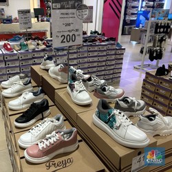 Aneka Sepatu Stylish Diskon di Transmart Full Day Sale