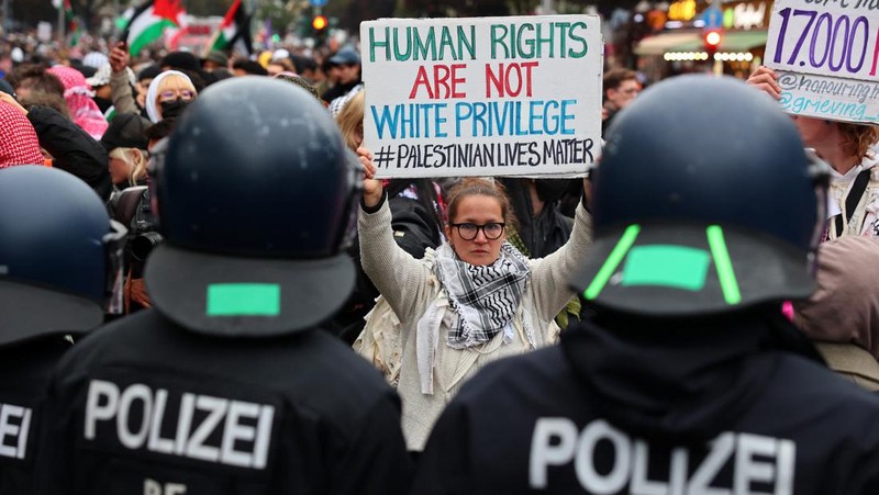 A flare is thrown at police during a demonstration in support of Palestinians in Gaza, one day ahead of the anniversary of Hamas' October 7 attack on Israel, in Berlin, Germany, October 6, 2024. REUTERS/Christian Mang