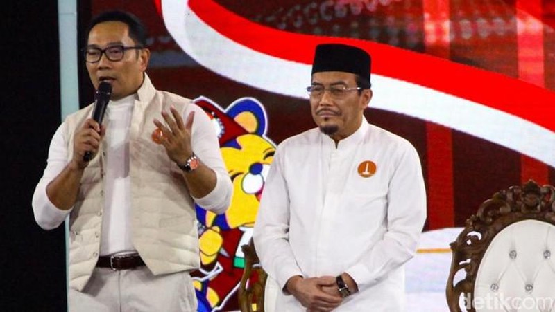 Pasangan Calon Gubernur dan Wakil Gubernur no urut 01 Ridwan Kamil-Suswono di acara Debat Pertama Calon Gubernur dan Calon Wakil Gubernur DKI Jakarta. (Detikcom/Andhika Prasetia)