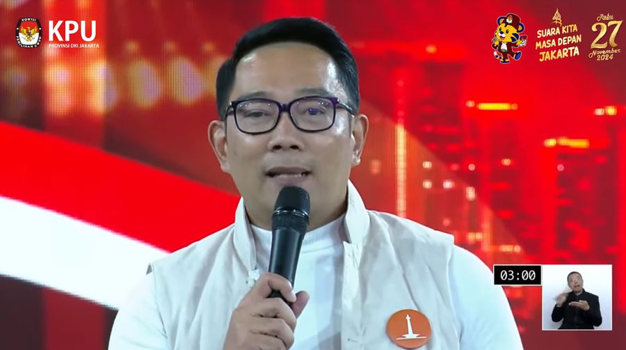 Pasangan Calon Gubernur dan Wakil Gubernur no urut 01 Ridwan Kamil-Suswono di acara Debat Pertama Calon Gubernur dan Calon Wakil Gubernur DKI Jakarta. (Tangkapan Layar Youtube)