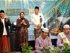 Risma Dicurhati Masalah Air Bersih Saat Hadiri Pengajian di Lamongan