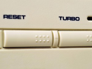 PC Jadul Punya Tombol Turbo, Apa Fungsinya?