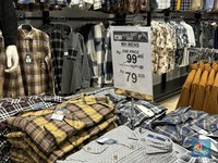 Lagi Banyak Diskon, Serbu Celana hingga Kemeja di Transmart!