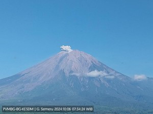Gunung Semeru Erupsi 13 Kali dalam Sehari, Ketinggian 500-600 Meter