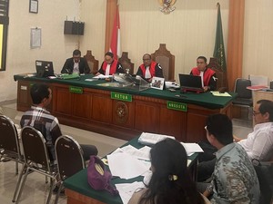 Aksi Cuti Bersama Mulai Hari Ini, Hakim di Bali Tetap Sidang Pakai Pita Putih
